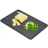 A cutting board with cheese and chopped green onions. Anteprima dell’immagine prodotto