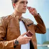 Uniq Etui Terra Airpods in vera pelle Oliwkowy/Olive Anteprima dell’immagine prodotto 6