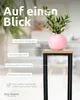 A pink vase with a plant on a small wooden and black metal stand, with text overlays describing features. Produktbild-Vorschau