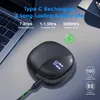 A black charging case for wireless earbuds is shown on a gray surface, next to a laptop. Text overlays describe battery life and charging features. Produktbild-Vorschau