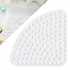A collage showing a white triangular shower mat with suction cups, both on a tiled floor and a close-up view. Voir les images du produit