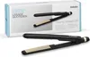 A product shot of a hair straightener and its packaging, presented on a white background. Voir les images du produit