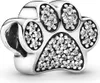 A close-up studio shot of a Pandora paw print charm. Anteprima dell’immagine prodotto