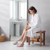 Pouf da bagno Relaxdays in bambù, con ripiano, A x L x P: Anteprima dell’immagine prodotto 3