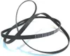 A black drive belt is coiled on a white background. Voir les images du produit
