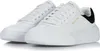 A pair of white Skechers sneakers with black accents and gold branding. Náhled obrázku produktu