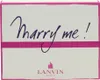 A close-up of a perfume box with the text 'Marry me!' written on it. Podgląd zdjęcia produktu