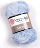 A ball of light blue fluffy yarn with a label. Produktbild-Vorschau