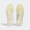 The soles of two white Adidas Rivalry Hi sneakers are shown from an underneath view. Produktbild-Vorschau