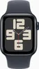 A close-up of an Apple Watch SE with a dark watch face displaying large numbers. Voir les images du produit