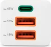 Close-up view of a white multi-port charger. Anteprima dell’immagine prodotto