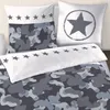 A close-up view of camouflage bedding with star patterns. Produktbild-Vorschau
