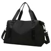 A black duffel bag is shown against a white background. Voir les images du produit