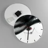 Wanduhr - Rund - Glasuhr - Frau Hut Schwarzweiß - 30x30cm - Produktbild-Vorschau 2