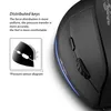 Close-up of a black gaming mouse with blue LED lighting, next to a diagram explaining its distributed keys and pressure sensor. Produktbild-Vorschau