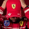 Czapka Scuderia Ferrari F1 2025 Lewis Hamilton Produktbild-Vorschau 6