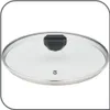 A clear studio shot of a glass pot lid with a black handle. Voir les images du produit