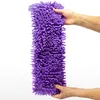 Hands holding a purple chenille mop head against a white background. Produktbild-Vorschau
