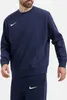 A man wearing a navy blue Nike sweatshirt and sweatpants. Produktbild-Vorschau