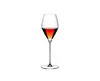 A single glass of red wine on a white background. Podgląd zdjęcia produktu