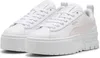 A pair of white Puma Mayze LTH sneakers with pink accents. Produktbild-Vorschau
