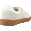 A side view of a beige Lacoste sneaker with a gum sole. Produktbild-Vorschau