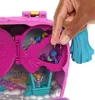 A hand is shown interacting with a pink toy playset, which appears to be a miniature house or castle with various accessories inside. Náhled obrázku produktu