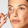 TWEEZERMAN Classic Wimpernzange, Roségold, inkl. 3 Produktbild-Vorschau 4