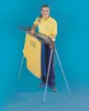 A woman is holding a yellow and blue laundry drying rack. Voir les images du produit