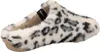 A single slipper with a leopard print pattern. Produktbild-Vorschau
