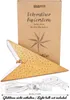 A gold paper star with a white cord and plug, placed in front of its packaging. Náhled obrázku produktu