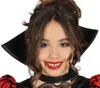 Close-up of a young girl dressed in a vampire costume. Anteprima dell’immagine prodotto