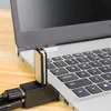 A close-up view of a USB hub connected to a laptop, with a USB drive plugged into the hub. Anteprima dell’immagine prodotto