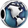 A close-up of a Pandora charm shaped like a globe. Podgląd zdjęcia produktu