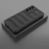 A black phone case with a ribbed texture is displayed on a gray pedestal. Produktbild-Vorschau