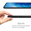 A hand is holding a slim phone case, showing its thin profile. The phone screen is visible in the background. Voir les images du produit