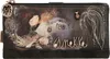 A close-up studio shot of a wallet with a detailed illustration and embellishments. Anteprima dell’immagine prodotto