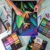 Set di pastelli a olio Mont Marte – Colori vivaci, 72 pezzi Anteprima dell’immagine prodotto 5