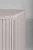 A close-up view of a fluted cabinet door and its curved top edge. Anteprima dell’immagine prodotto
