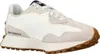 A studio shot of a New Balance sneaker. Anteprima dell’immagine prodotto