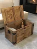 Rustikale Holztruhe auf Rädern 80x47x45 cm. Holztruhe mit Produktbild-Vorschau 3