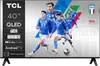 A television screen displaying a marketing image of soccer players in Italian team uniforms, with product specifications listed on the left side. Voir les images du produit