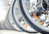 Close-up of a bicycle wheel with an orange reflector. Podgląd zdjęcia produktu