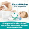 A baby is lying down while a hand uses a wet wipe from a Pampers pack. A stack of diapers is also visible. Anteprima dell’immagine prodotto