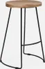 A bar stool with a wooden seat and black metal legs against a white background. Anteprima dell’immagine prodotto