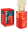 Rote Blasenmaschine mit goldenen festlichen Designs, die bunte Blasen erzeugt, neben ihrer rot-weißen Verpackung Voir les images du produit