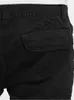 A close-up view of the back pocket of black cargo jogging pants. Anteprima dell’immagine prodotto