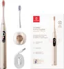 A product shot of an electric toothbrush and its accessories, along with its packaging. Voir les images du produit