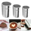A collage showing stainless steel shakers for cocoa, flour, or sugar, and examples of their use in decorating desserts. Produktbild-Vorschau