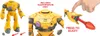 A collage of images showing a yellow robot action figure, its chest detail, and a hand operating its blaster accessory. Anteprima dell’immagine prodotto